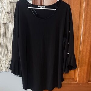 Green Envelope Black Blouse with Buttoned Sleeves